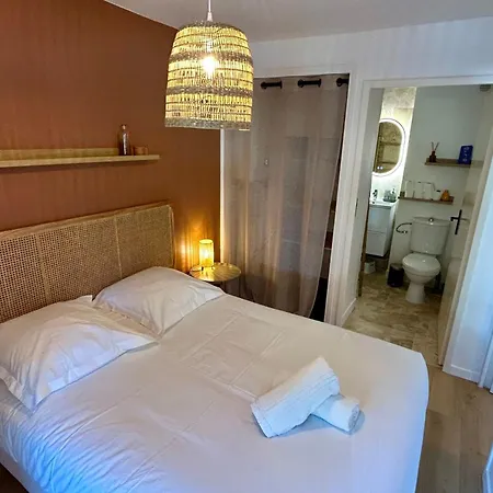 Charming Air-conditioned With Terrace & Parking 600 M From The Apartment *