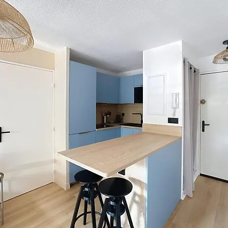 Charming Air-conditioned With Terrace & Parking 600 M From The