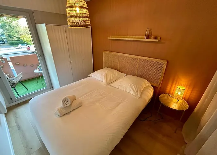 公寓 Charming Air-conditioned With Terrace & Parking 600 M From The