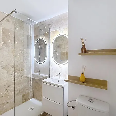 Charming Air-conditioned With Terrace & Parking 600 M From The לה לבאנדו
