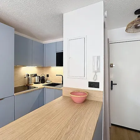 Charming Air-conditioned With Terrace & Parking 600 M From The